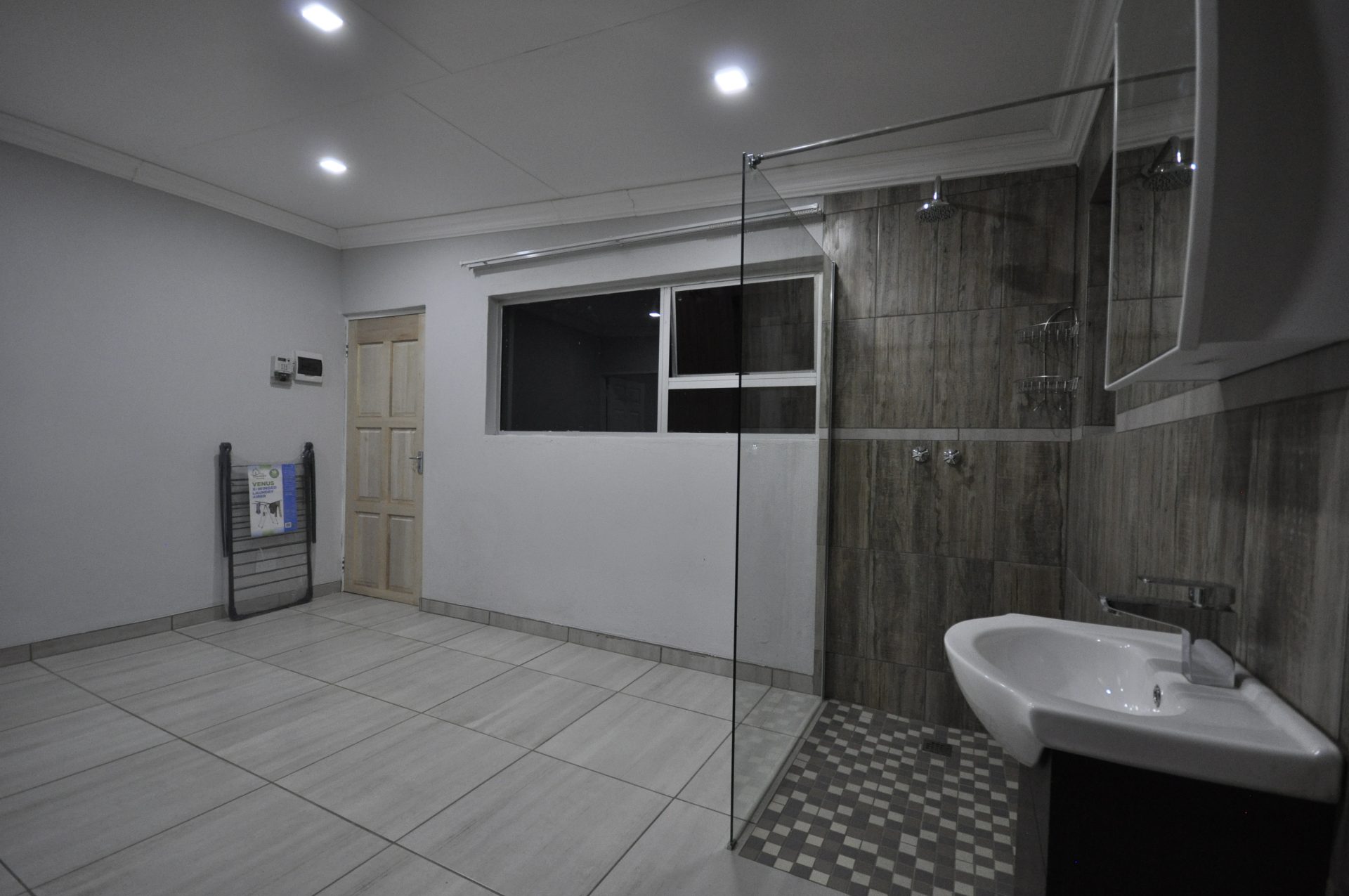 Bedroom bachelor flat - Venter Projects